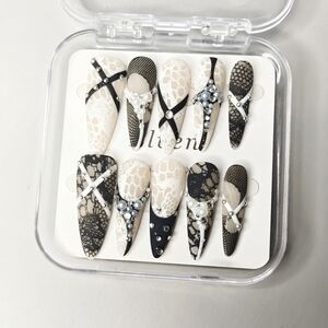 Elegant Black and Cream Press-On Nails